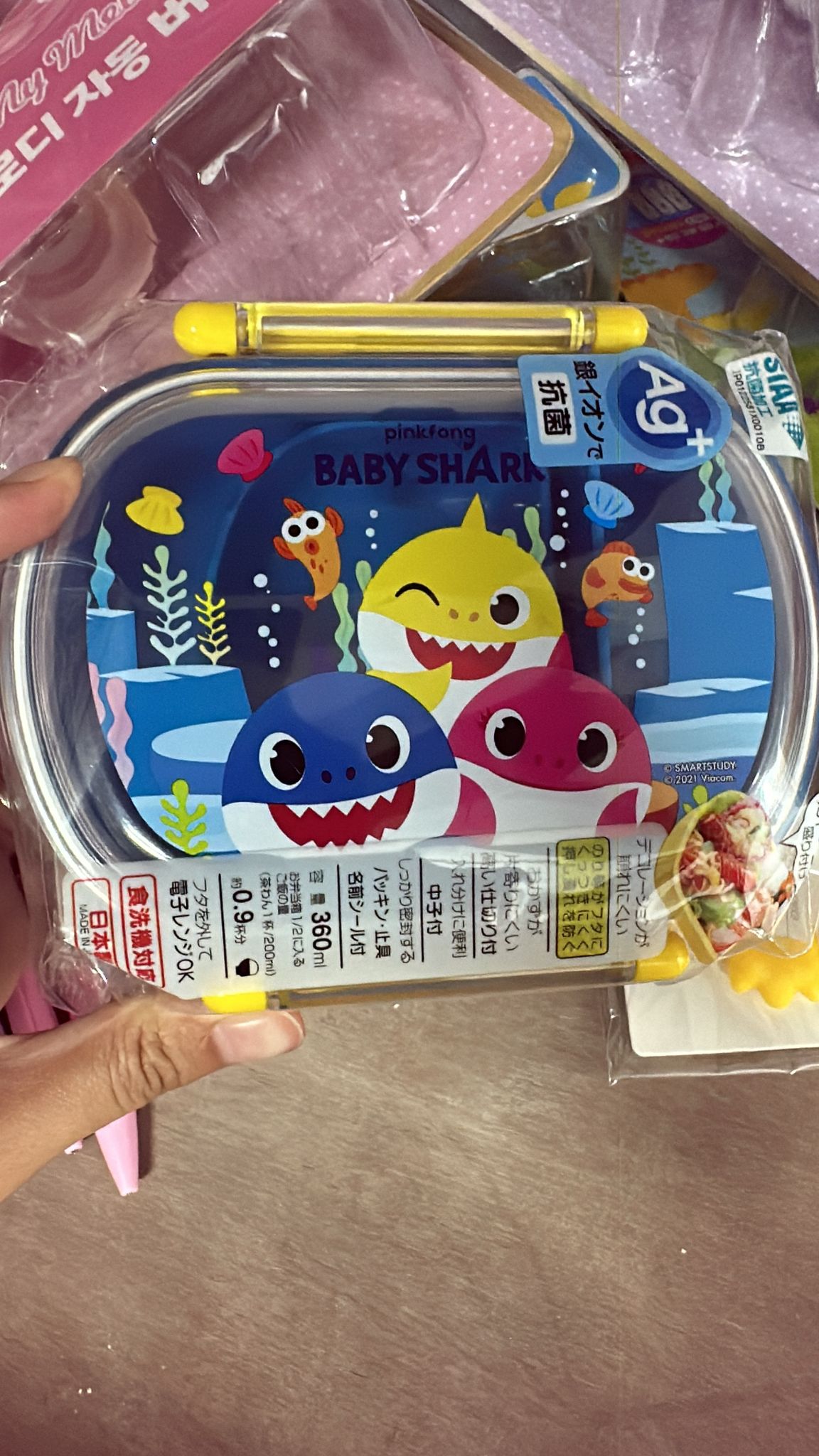 Baby Shark Skater food lunch box 360ml made in Japan