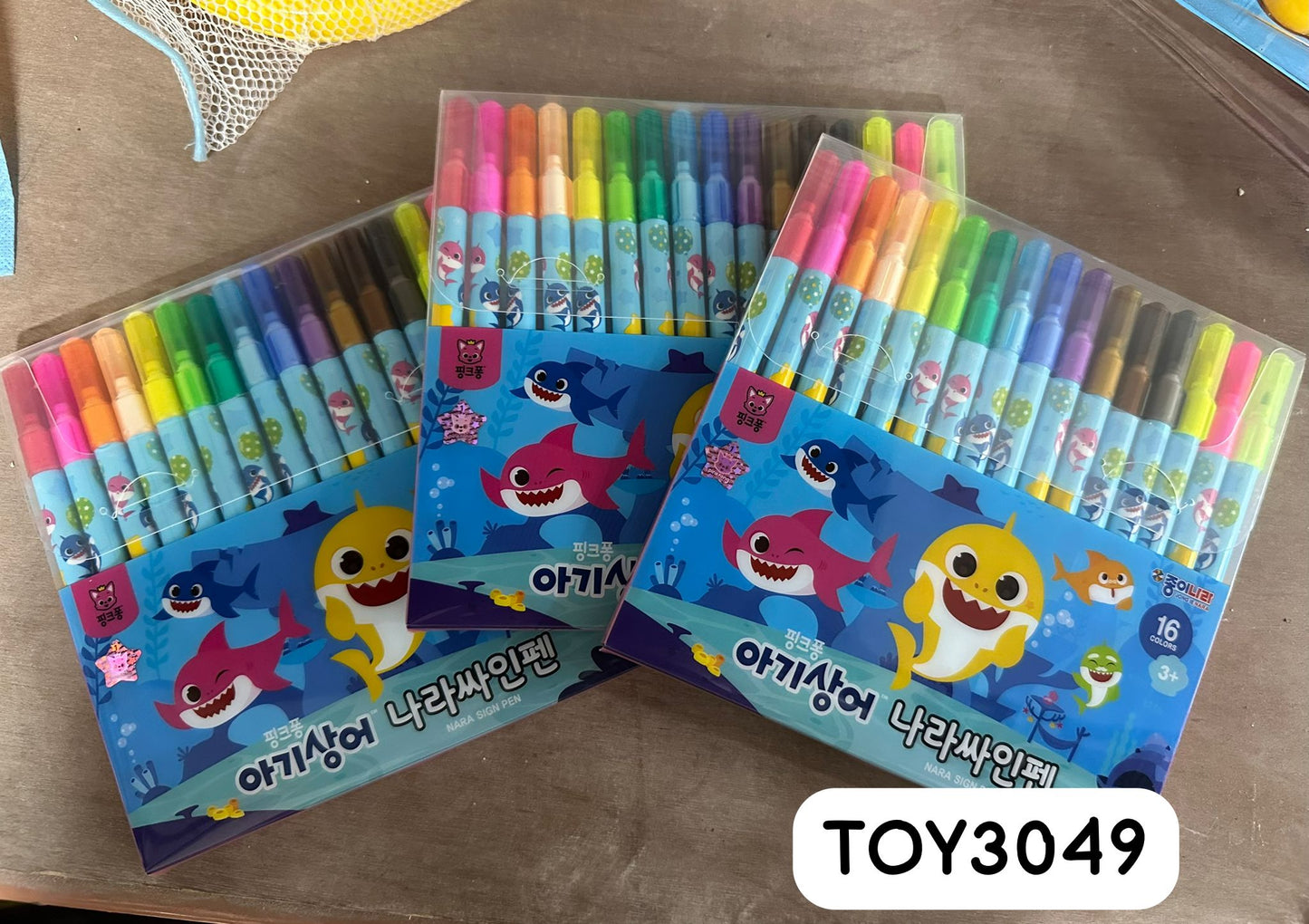 Baby Shark Non-Toxic Water Pens (16 Colors)